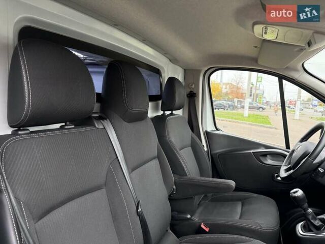 Белый Рено Трафик, объемом двигателя 2 л и пробегом 166 тыс. км за 19700 $, фото 27 на Automoto.ua