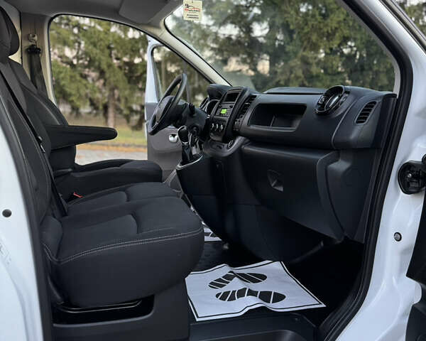 Белый Рено Трафик, объемом двигателя 2 л и пробегом 96 тыс. км за 19500 $, фото 30 на Automoto.ua