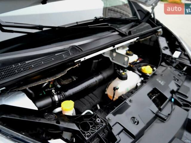 Белый Рено Трафик, объемом двигателя 2 л и пробегом 236 тыс. км за 16900 $, фото 158 на Automoto.ua