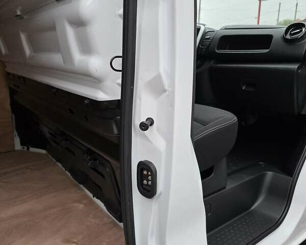 Белый Рено Трафик, объемом двигателя 2 л и пробегом 204 тыс. км за 18700 $, фото 31 на Automoto.ua