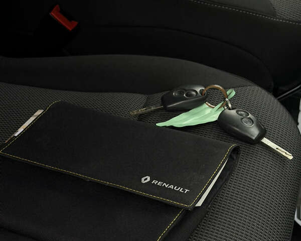 Белый Рено Трафик, объемом двигателя 2 л и пробегом 217 тыс. км за 18800 $, фото 61 на Automoto.ua