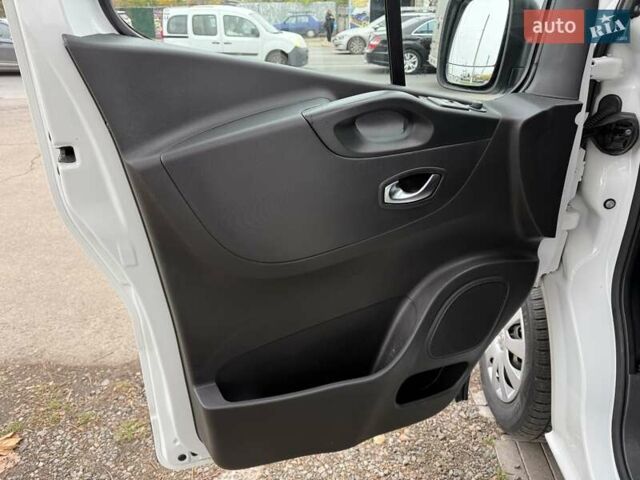Белый Рено Трафик, объемом двигателя 2 л и пробегом 166 тыс. км за 19700 $, фото 10 на Automoto.ua