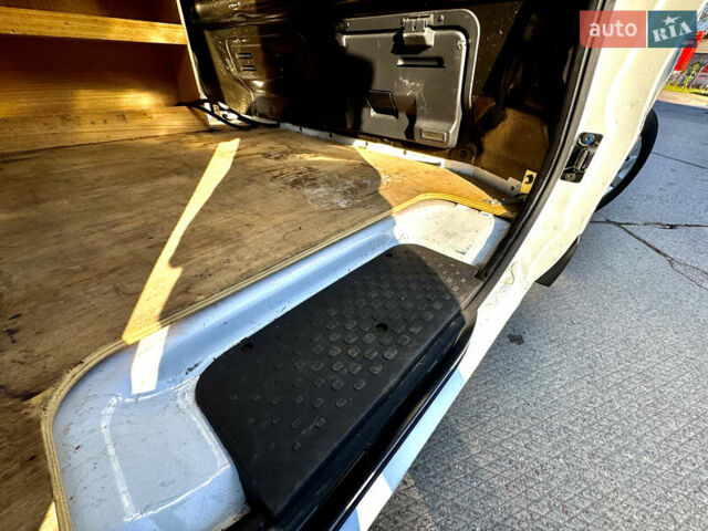 Белый Рено Трафик, объемом двигателя 2 л и пробегом 182 тыс. км за 17673 $, фото 45 на Automoto.ua