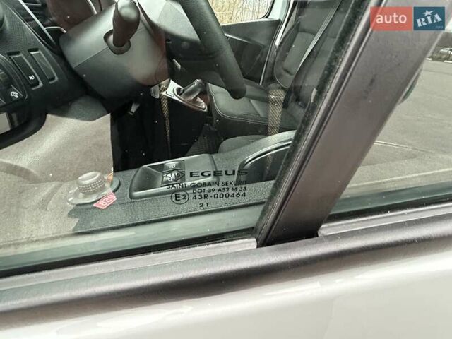 Белый Рено Трафик, объемом двигателя 2 л и пробегом 189 тыс. км за 17900 $, фото 19 на Automoto.ua