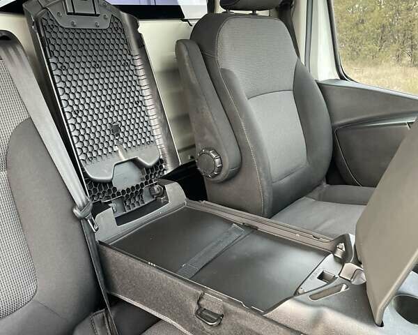 Белый Рено Трафик, объемом двигателя 2 л и пробегом 251 тыс. км за 17500 $, фото 35 на Automoto.ua