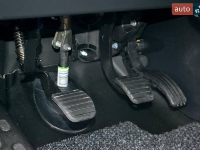 Белый Рено Трафик, объемом двигателя 2 л и пробегом 236 тыс. км за 16900 $, фото 29 на Automoto.ua