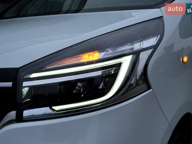 Белый Рено Трафик, объемом двигателя 2 л и пробегом 236 тыс. км за 16900 $, фото 61 на Automoto.ua