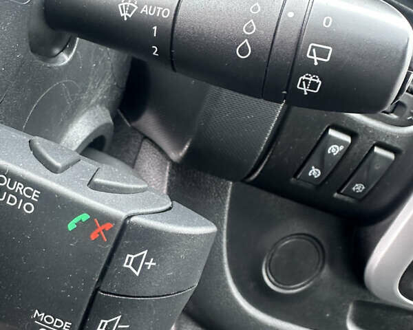 Білий Рено Трафік, об'ємом двигуна 2 л та пробігом 140 тис. км за 17500 $, фото 64 на Automoto.ua