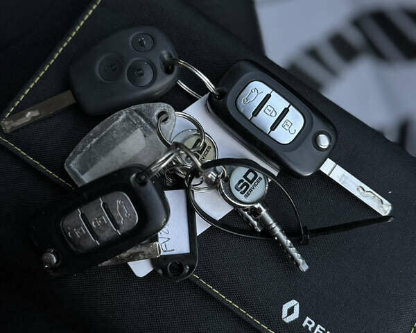 Белый Рено Трафик, объемом двигателя 2 л и пробегом 96 тыс. км за 19500 $, фото 39 на Automoto.ua