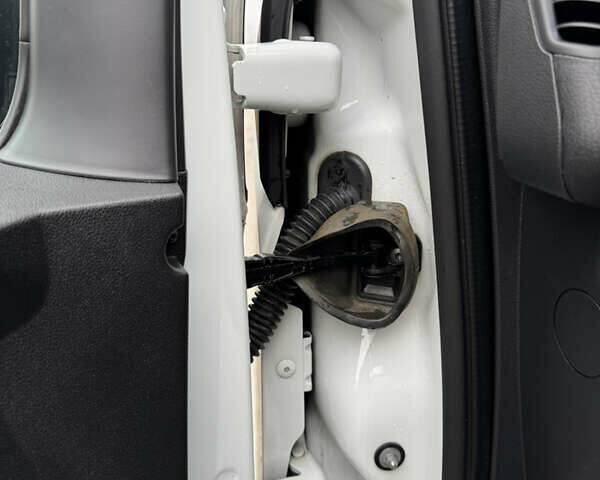 Білий Рено Трафік, об'ємом двигуна 2 л та пробігом 116 тис. км за 19450 $, фото 68 на Automoto.ua