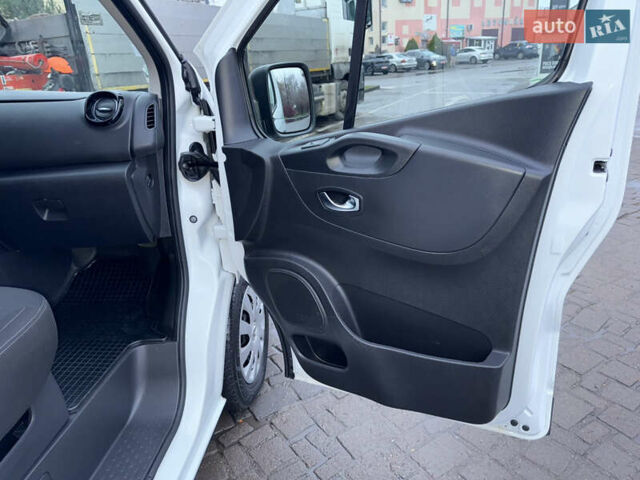 Белый Рено Трафик, объемом двигателя 2 л и пробегом 259 тыс. км за 16400 $, фото 50 на Automoto.ua