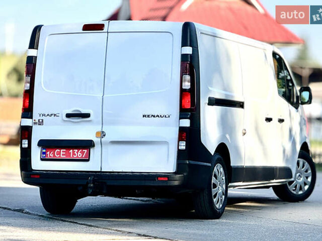 Белый Рено Трафик, объемом двигателя 2 л и пробегом 182 тыс. км за 17673 $, фото 18 на Automoto.ua
