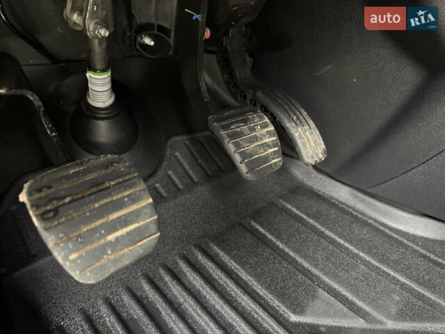 Белый Рено Трафик, объемом двигателя 2 л и пробегом 76 тыс. км за 17700 $, фото 14 на Automoto.ua