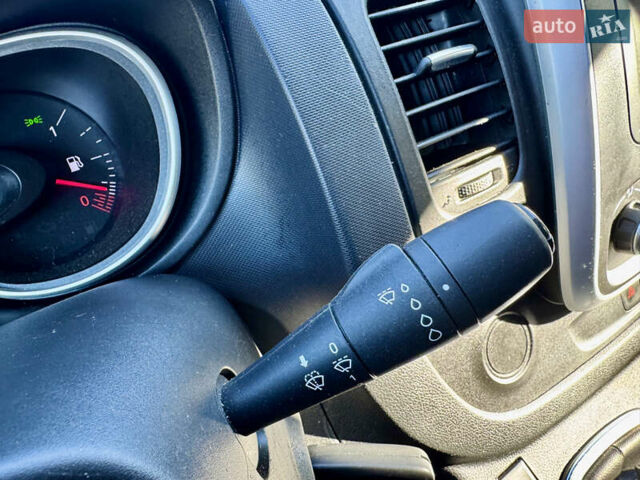 Белый Рено Трафик, объемом двигателя 2 л и пробегом 182 тыс. км за 17673 $, фото 42 на Automoto.ua