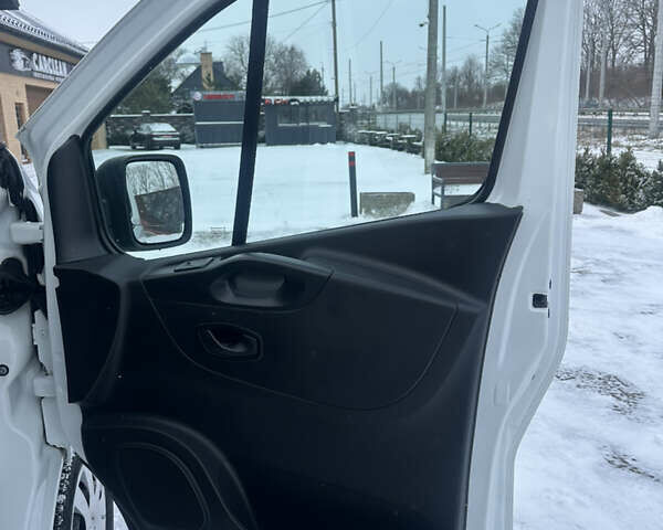 Білий Рено Трафік, об'ємом двигуна 2 л та пробігом 140 тис. км за 17500 $, фото 48 на Automoto.ua