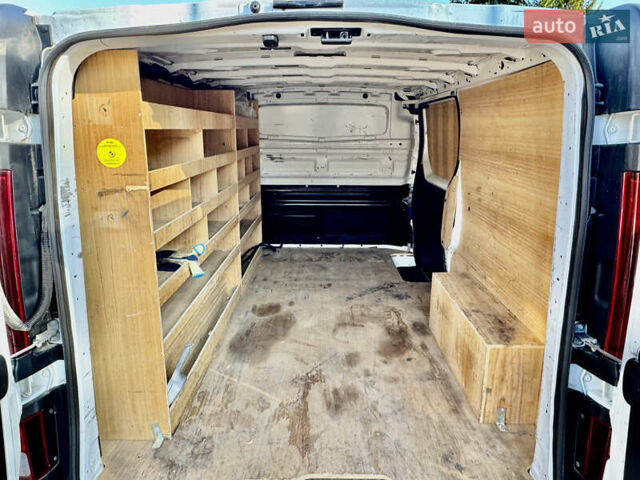 Белый Рено Трафик, объемом двигателя 2 л и пробегом 182 тыс. км за 17673 $, фото 59 на Automoto.ua