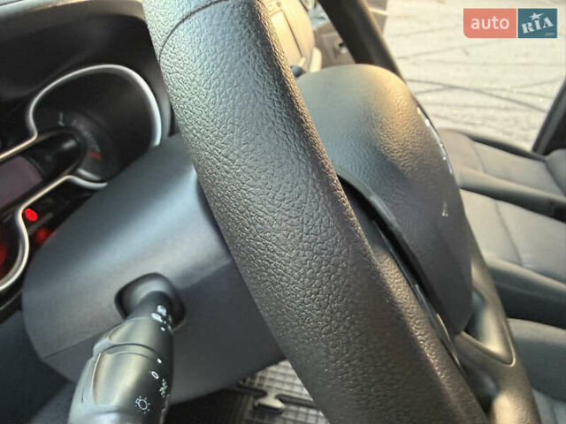 Белый Рено Трафик, объемом двигателя 2 л и пробегом 130 тыс. км за 18999 $, фото 72 на Automoto.ua