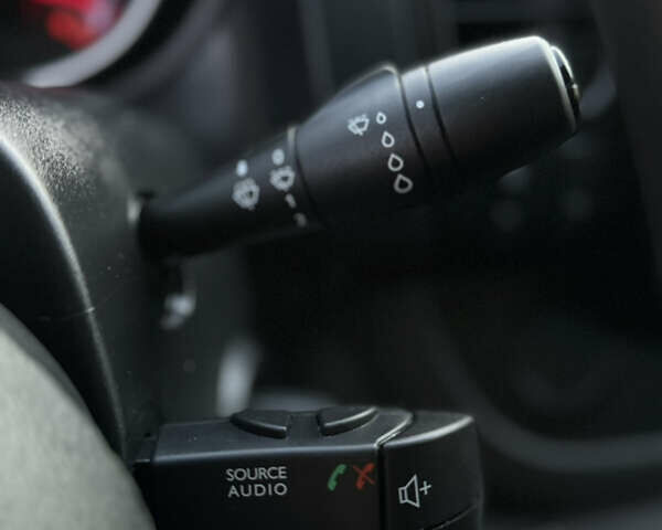 Белый Рено Трафик, объемом двигателя 2 л и пробегом 96 тыс. км за 19500 $, фото 25 на Automoto.ua