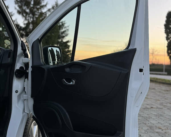 Белый Рено Трафик, объемом двигателя 2 л и пробегом 96 тыс. км за 19500 $, фото 29 на Automoto.ua