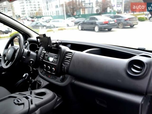 Белый Рено Трафик, объемом двигателя 2 л и пробегом 236 тыс. км за 16900 $, фото 132 на Automoto.ua