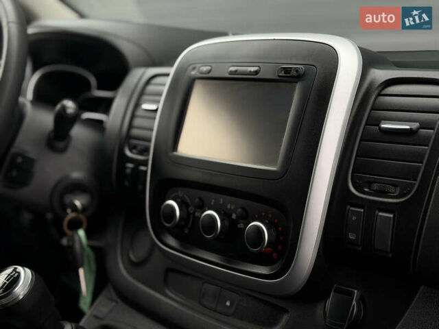 Белый Рено Трафик, объемом двигателя 2 л и пробегом 217 тыс. км за 18800 $, фото 55 на Automoto.ua