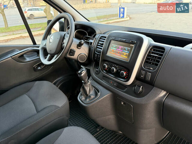 Белый Рено Трафик, объемом двигателя 2 л и пробегом 130 тыс. км за 18999 $, фото 45 на Automoto.ua