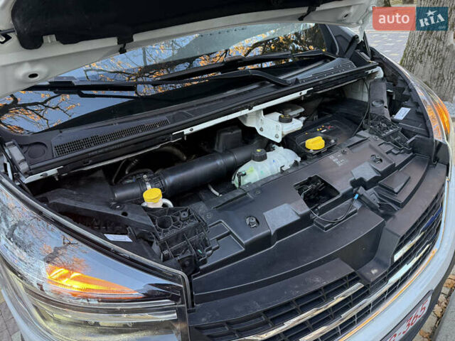 Белый Рено Трафик, объемом двигателя 2 л и пробегом 115 тыс. км за 19500 $, фото 71 на Automoto.ua