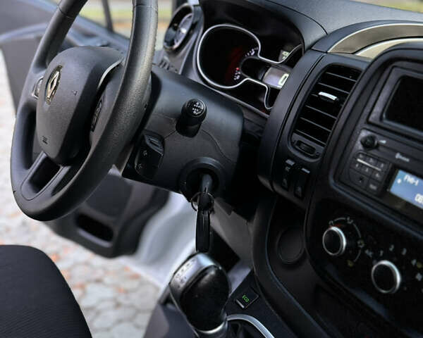 Белый Рено Трафик, объемом двигателя 2 л и пробегом 96 тыс. км за 19500 $, фото 21 на Automoto.ua