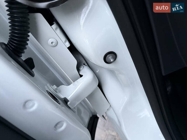 Белый Рено Трафик, объемом двигателя 2 л и пробегом 259 тыс. км за 16400 $, фото 39 на Automoto.ua