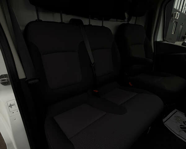 Белый Рено Трафик, объемом двигателя 2 л и пробегом 217 тыс. км за 18800 $, фото 24 на Automoto.ua