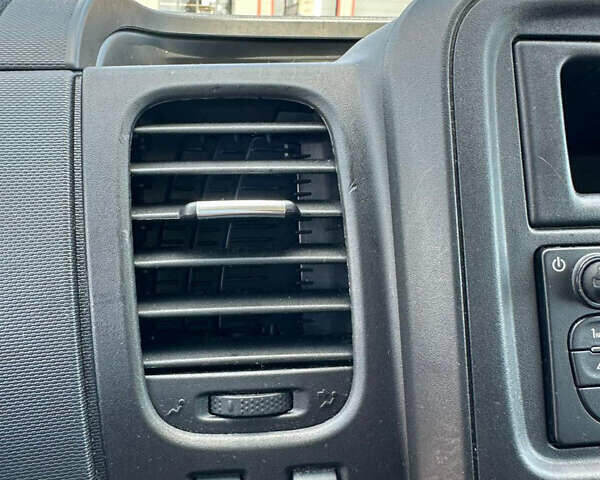 Білий Рено Трафік, об'ємом двигуна 0 л та пробігом 1000 тис. км за 21600 $, фото 18 на Automoto.ua