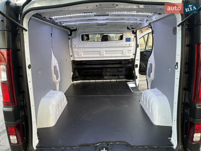 Белый Рено Трафик, объемом двигателя 2 л и пробегом 130 тыс. км за 18999 $, фото 86 на Automoto.ua