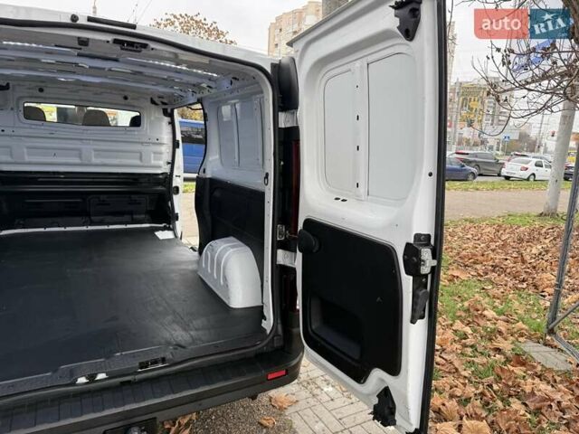 Белый Рено Трафик, объемом двигателя 2 л и пробегом 166 тыс. км за 19700 $, фото 41 на Automoto.ua