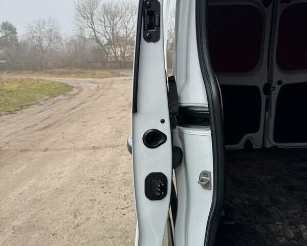 Білий Рено Трафік, об'ємом двигуна 2 л та пробігом 116 тис. км за 19450 $, фото 35 на Automoto.ua