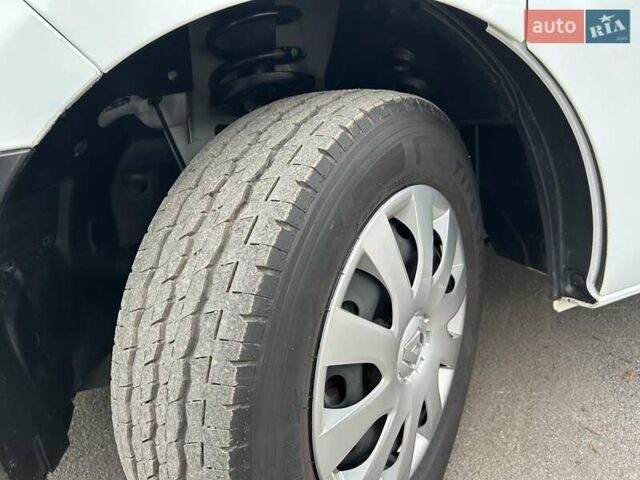 Белый Рено Трафик, объемом двигателя 2 л и пробегом 189 тыс. км за 17900 $, фото 8 на Automoto.ua