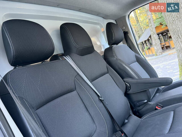 Белый Рено Трафик, объемом двигателя 2 л и пробегом 115 тыс. км за 19500 $, фото 55 на Automoto.ua