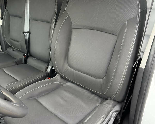 Білий Рено Трафік, об'ємом двигуна 2 л та пробігом 116 тис. км за 19450 $, фото 66 на Automoto.ua