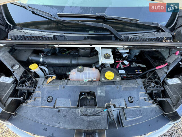 Белый Рено Трафик, объемом двигателя 2 л и пробегом 182 тыс. км за 17673 $, фото 64 на Automoto.ua