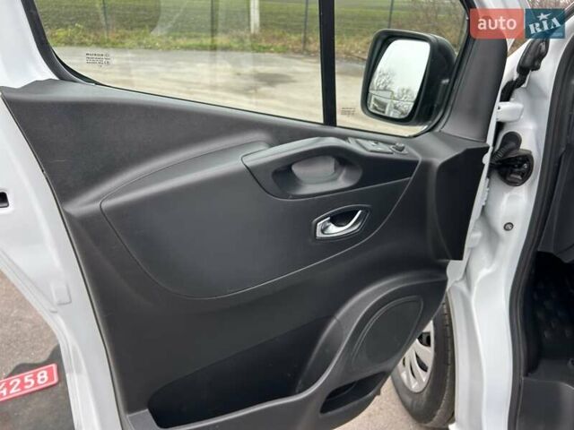 Белый Рено Трафик, объемом двигателя 2 л и пробегом 189 тыс. км за 17900 $, фото 17 на Automoto.ua