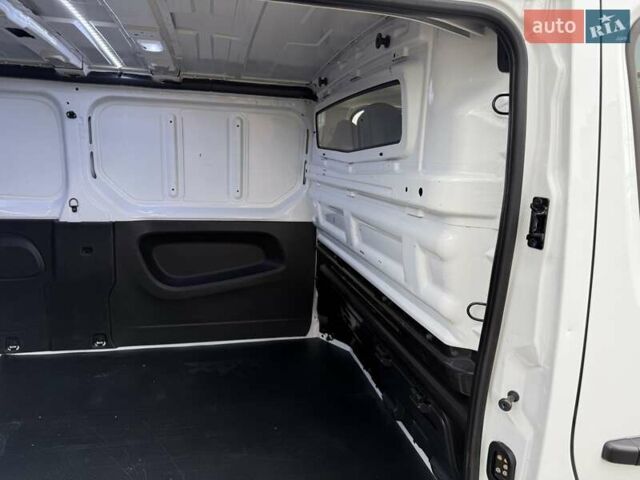 Белый Рено Трафик, объемом двигателя 2 л и пробегом 166 тыс. км за 19700 $, фото 37 на Automoto.ua