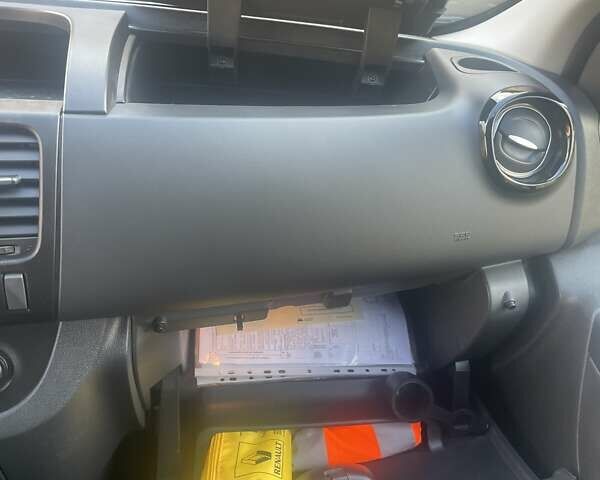 Белый Рено Трафик, объемом двигателя 2 л и пробегом 210 тыс. км за 16899 $, фото 16 на Automoto.ua