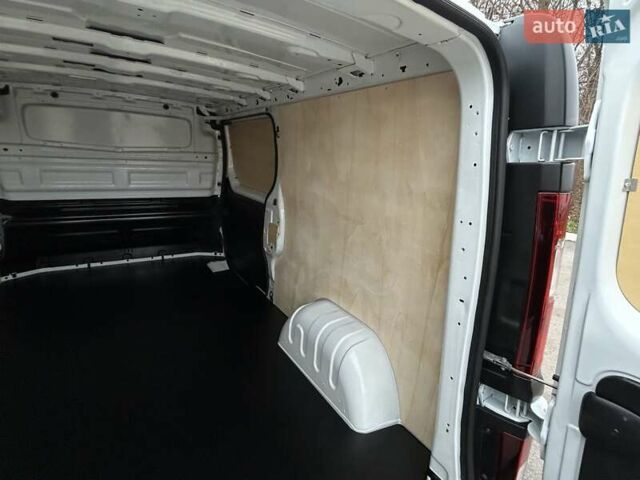 Белый Рено Трафик, объемом двигателя 2 л и пробегом 189 тыс. км за 17900 $, фото 30 на Automoto.ua