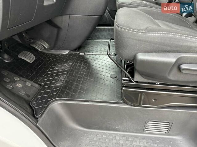 Белый Рено Трафик, объемом двигателя 2 л и пробегом 166 тыс. км за 19700 $, фото 23 на Automoto.ua