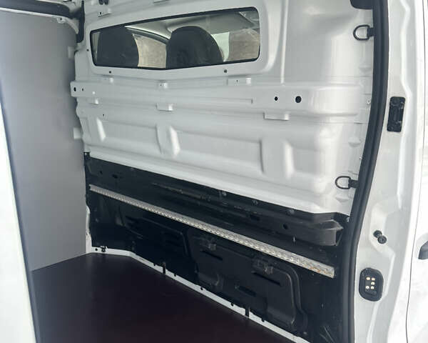 Білий Рено Трафік, об'ємом двигуна 2 л та пробігом 140 тис. км за 17500 $, фото 34 на Automoto.ua