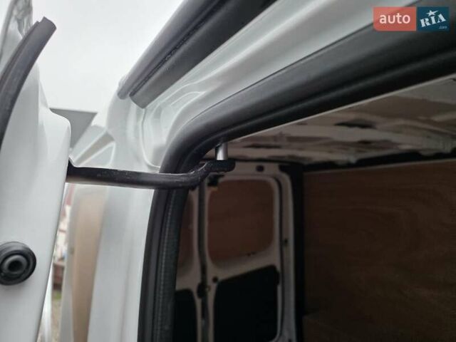 Белый Рено Трафик, объемом двигателя 2 л и пробегом 204 тыс. км за 18700 $, фото 37 на Automoto.ua