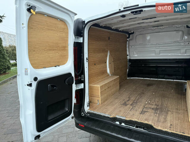 Белый Рено Трафик, объемом двигателя 2 л и пробегом 259 тыс. км за 16400 $, фото 66 на Automoto.ua