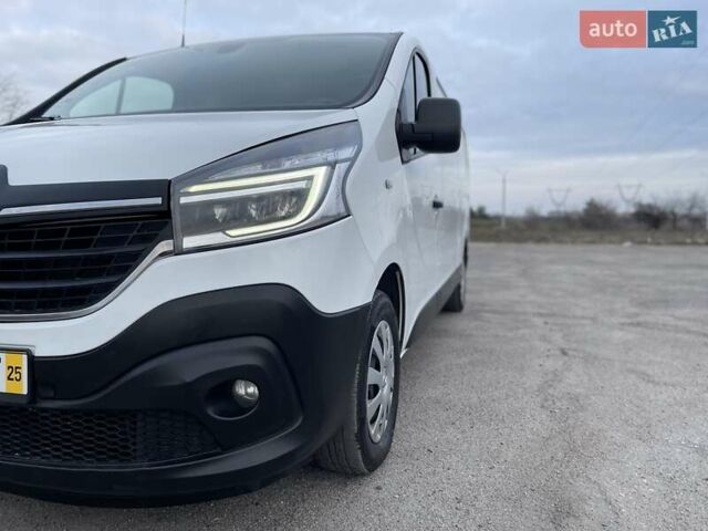 Белый Рено Трафик, объемом двигателя 2 л и пробегом 251 тыс. км за 17500 $, фото 47 на Automoto.ua