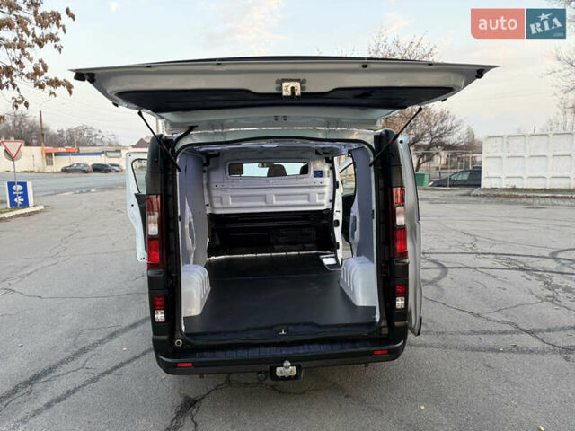 Белый Рено Трафик, объемом двигателя 2 л и пробегом 130 тыс. км за 18999 $, фото 110 на Automoto.ua