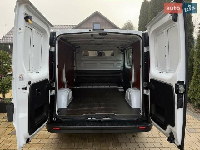 Белый Рено Трафик, объемом двигателя 2 л и пробегом 240 тыс. км за 15800 $, фото 42 на Automoto.ua