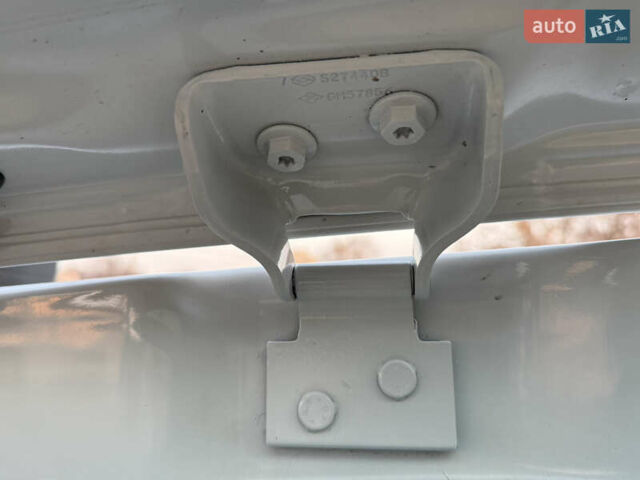 Белый Рено Трафик, объемом двигателя 2 л и пробегом 130 тыс. км за 18999 $, фото 88 на Automoto.ua